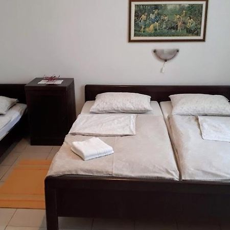 Apartments Rovis Tar-Vabriga ภายนอก รูปภาพ