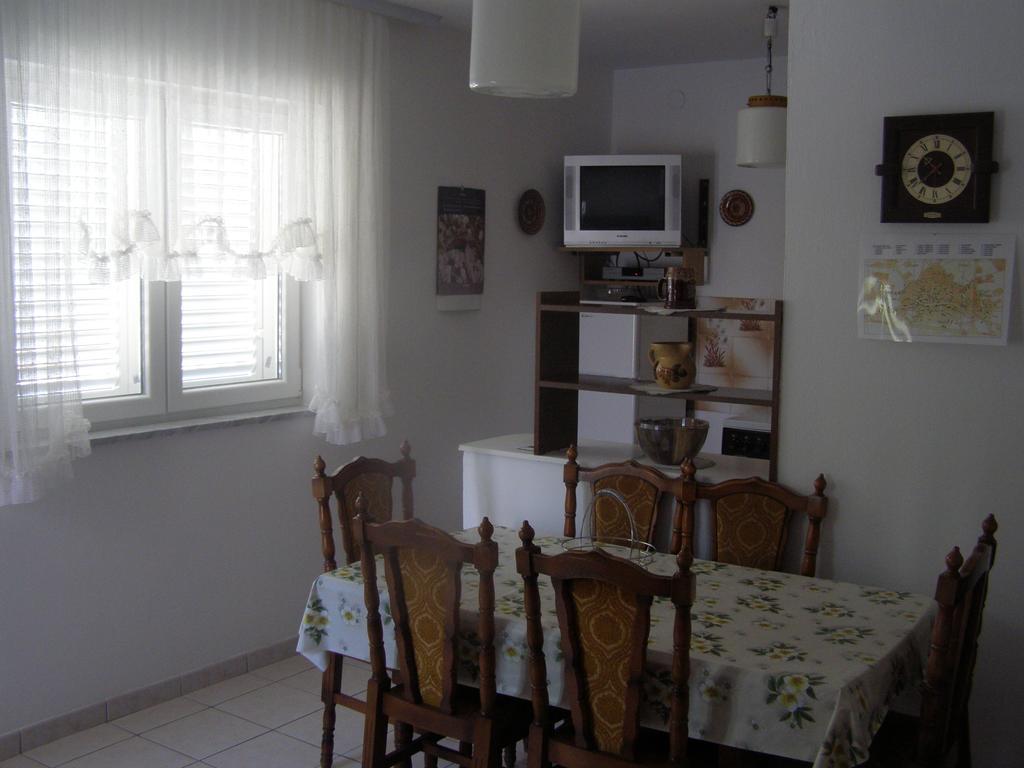 Apartments Rovis Tar-Vabriga ภายนอก รูปภาพ