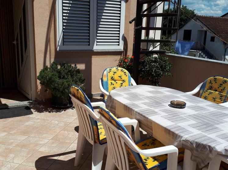 Apartments Rovis Tar-Vabriga ภายนอก รูปภาพ