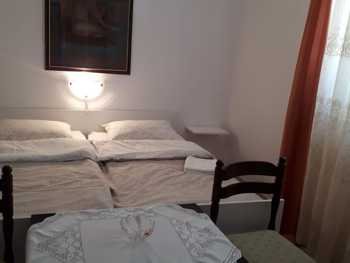 Apartments Rovis Tar-Vabriga ภายนอก รูปภาพ